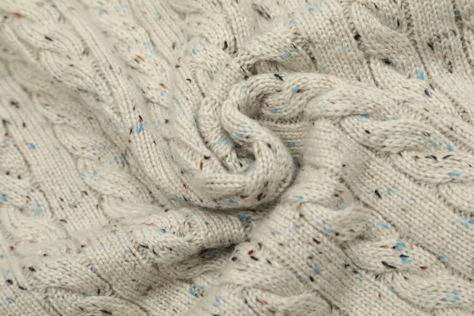 vivienne west wood Vivienne heavy-duty twist multi-color classic cardigan knitted sweater wool 2024 autumn latest style 🧩 15% merino cotton wool 85% wool blend 🧩Correct Italian 🇮🇹100% wool washed wheat logo Size: S -M- L Color: White Dark Gray Blue